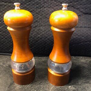 Wooden matching Salt/Pepper Vintage Grinders 7 inches tall